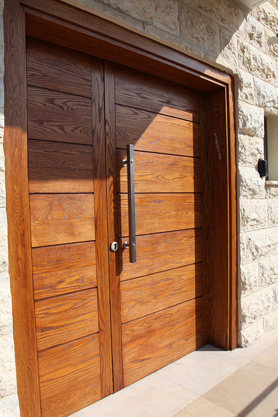 דלת עץ אלון
