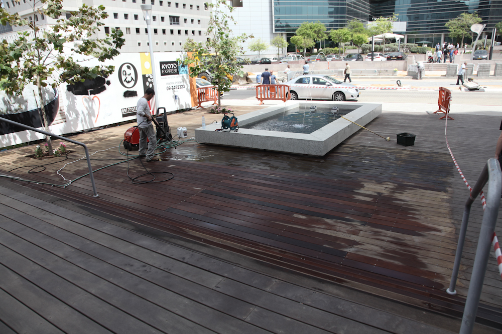 חידוש דק היטק פארק