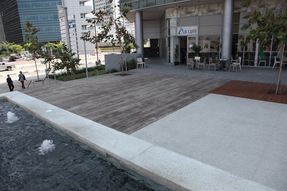 חידוש דק היטק פארק