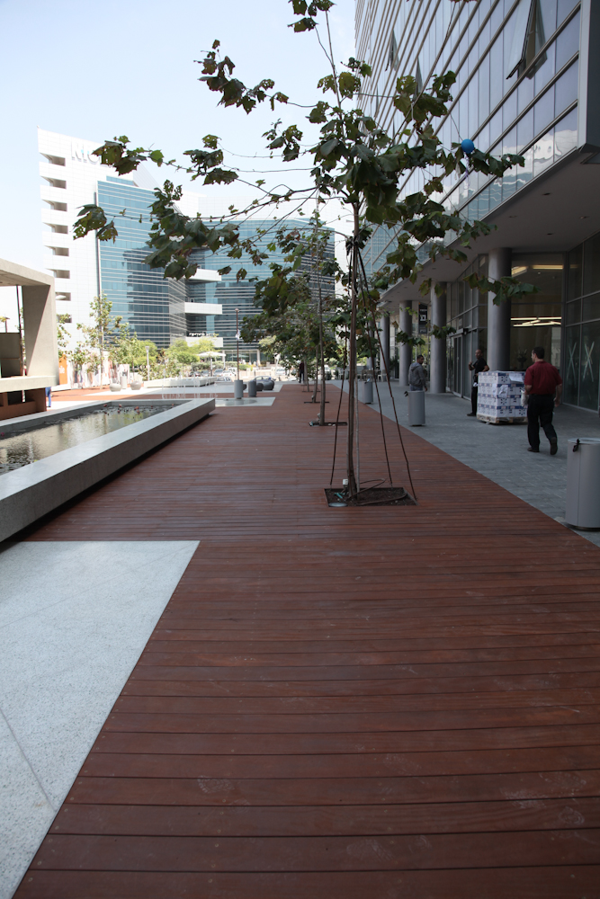 חידוש דק היטק פארק