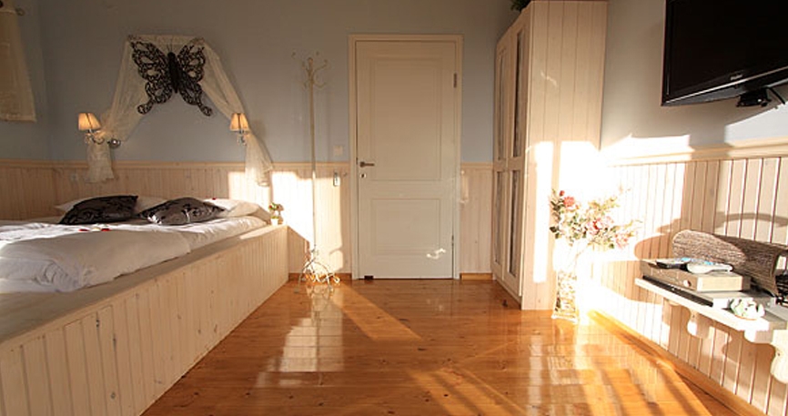 חיפוי קירות וריהוט פנים