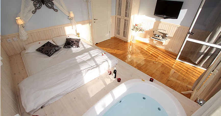 חיפוי קירות וריהוט פנים