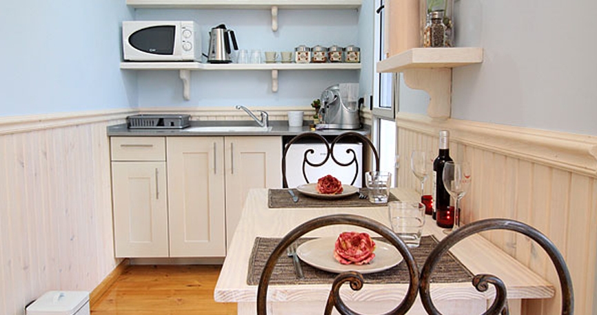 חיפוי קירות וריהוט פנים