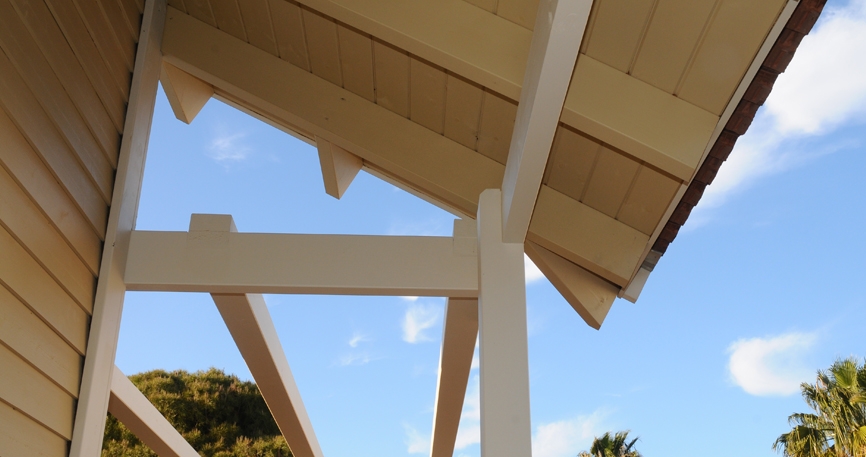 בית עץ במושב  בארץ