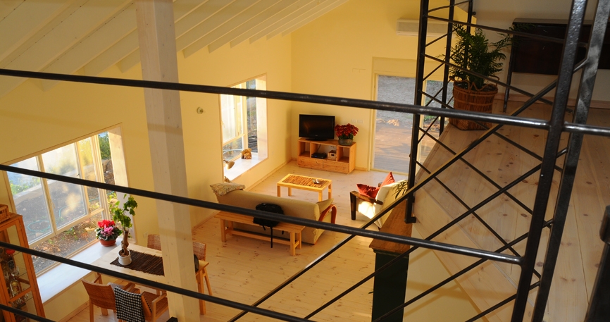 בית עץ במושב  בארץ