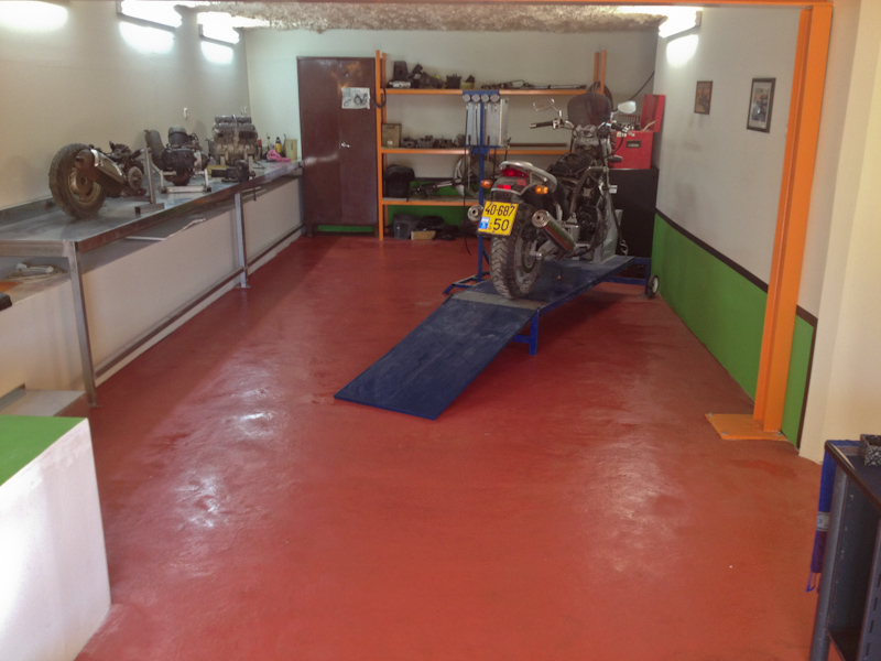 צבע לבטון בחניה פרטית