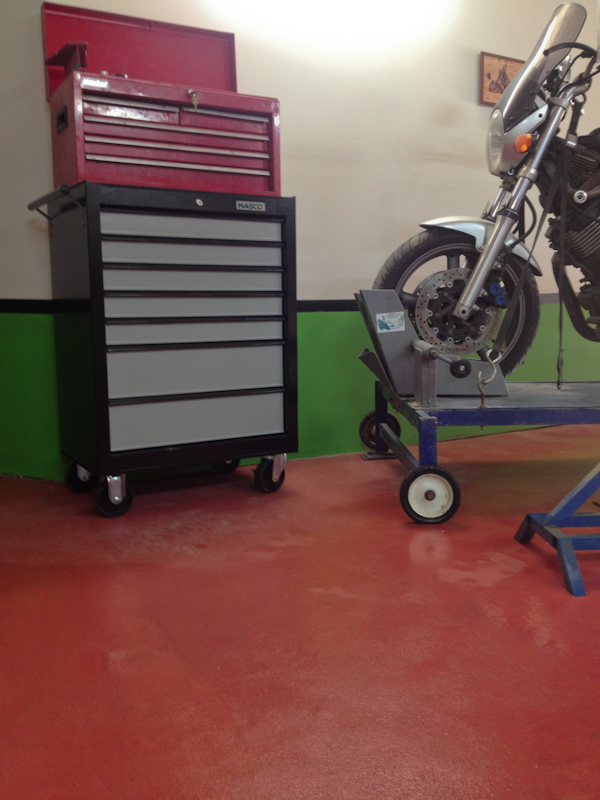 צבע לבטון בחניה פרטית