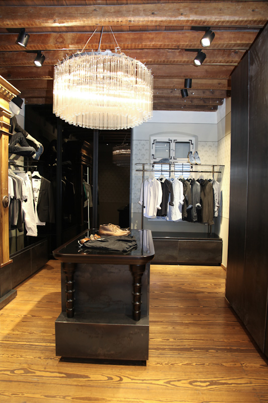 חנות Diesel מתחם שרונה