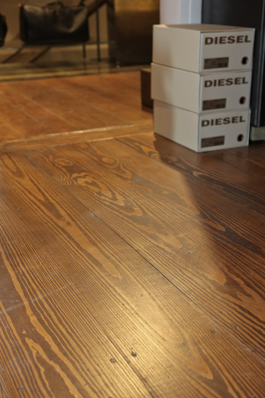 חנות Diesel מתחם שרונה