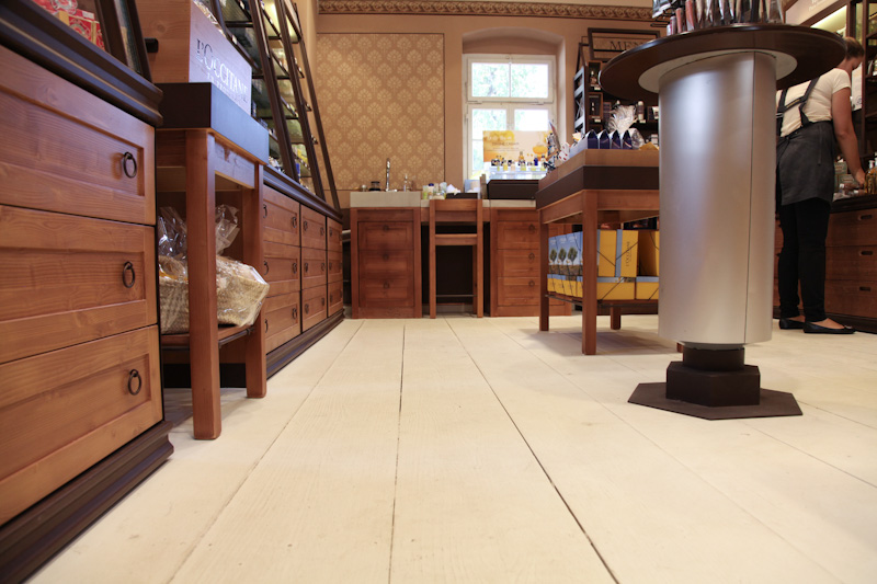 חנות Loccitane מתחם שרונה