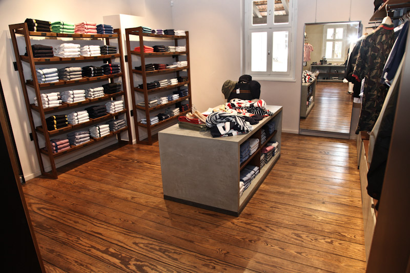 חנות Fred Perry מתחם שרונה