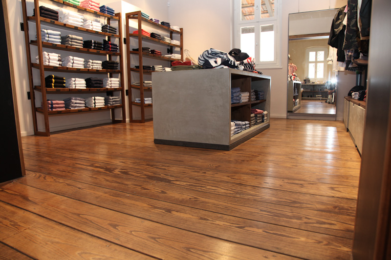 חנות Fred Perry מתחם שרונה