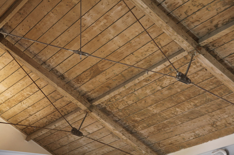 תקרה בחנות adidas מתחם שרונה