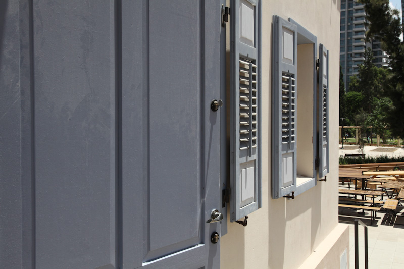 חלונות ותריסים במתחם שרונה 2