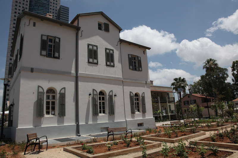 חלונות ותריסים  במתחם שרונה 1