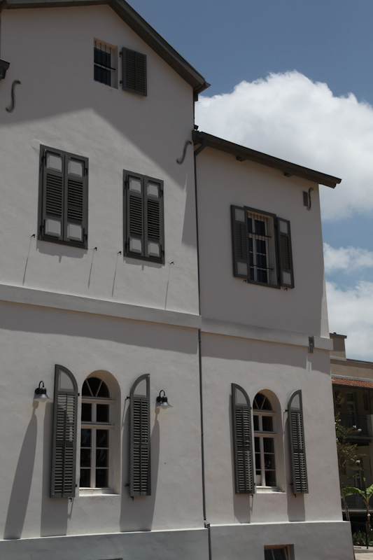 חלונות ותריסים  במתחם שרונה 1