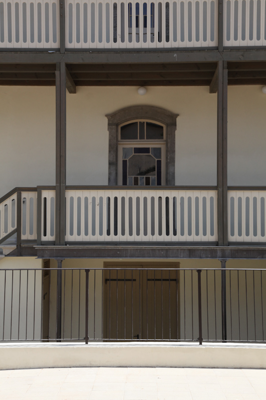 חלונות ותריסים  במתחם שרונה 1