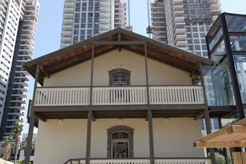 חלונות ותריסים  במתחם שרונה 1