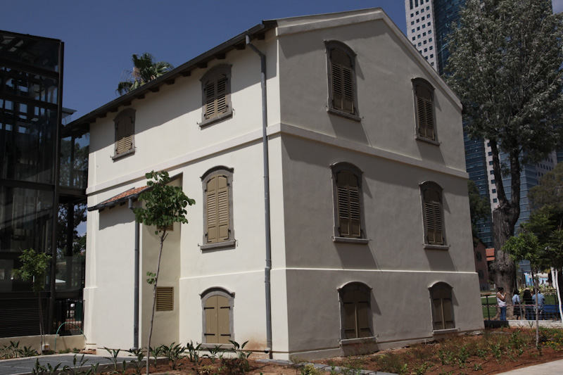 חלונות ותריסים במתחם שרונה 2