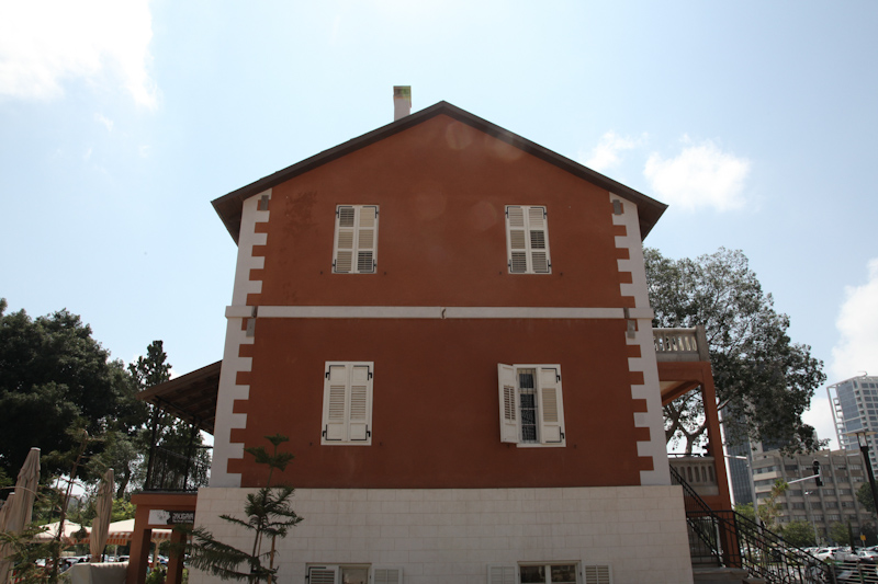 חלונות ותריסים במתחם שרונה 2