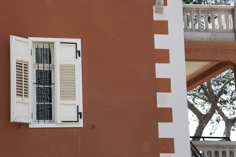 חלונות ותריסים במתחם שרונה 2