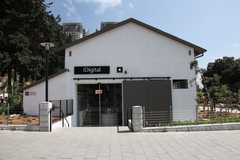 חלונות ותריסים במתחם שרונה 2