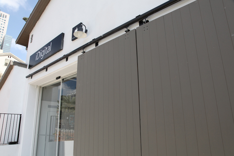 חלונות ותריסים במתחם שרונה 2