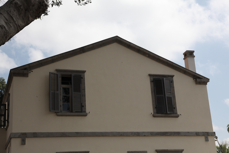 חלונות ותריסים במתחם שרונה 2