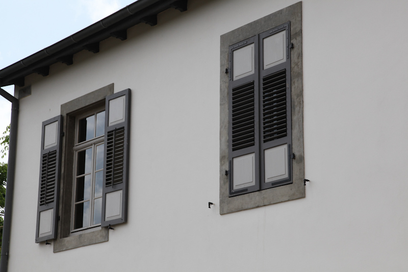 חלונות ותריסים במתחם שרונה 2