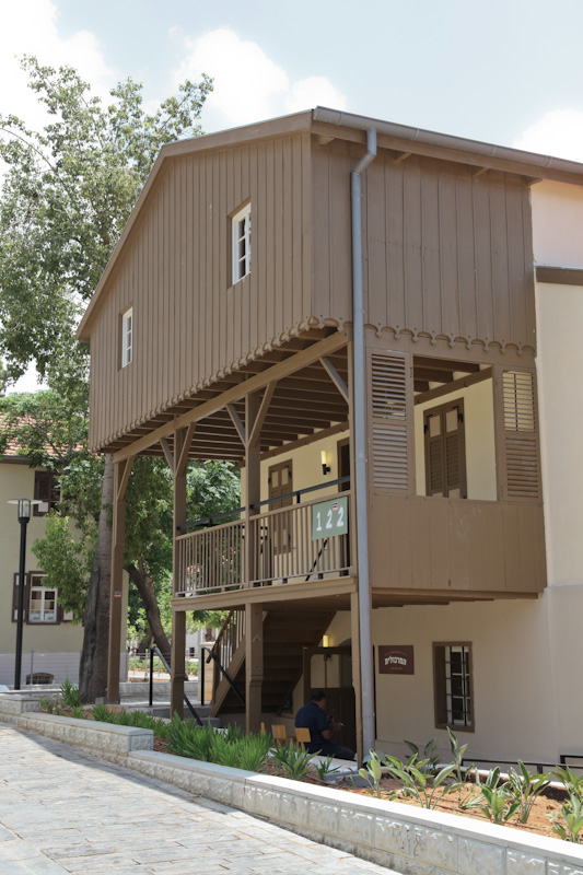 חלונות ותריסים  במתחם שרונה 1