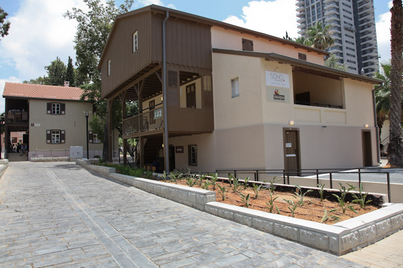 חלונות ותריסים  במתחם שרונה 1