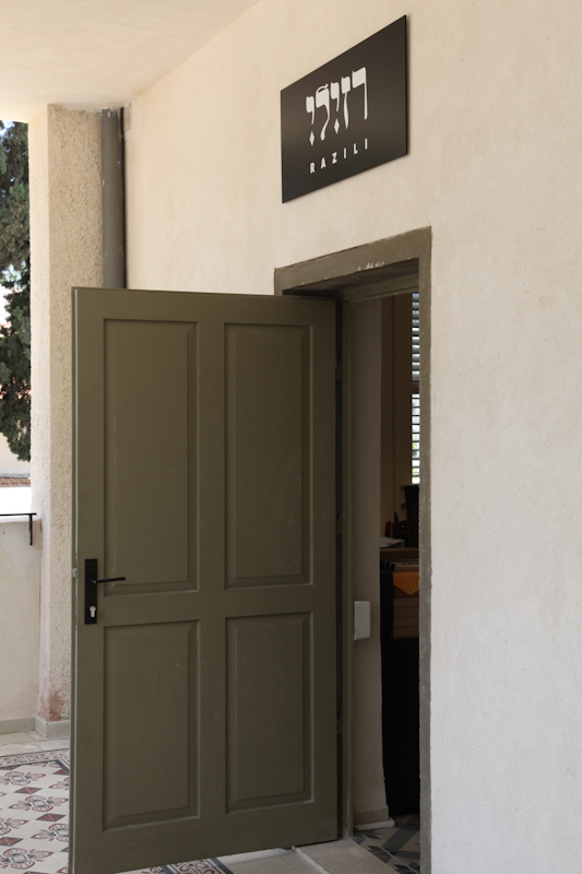 חלונות ותריסים  במתחם שרונה 1