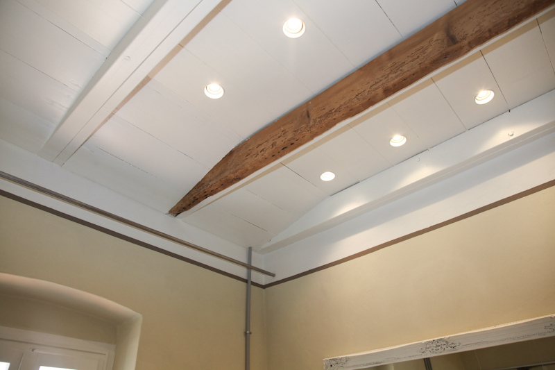 רצפות ותקרות פנים במתחם שרונה 1