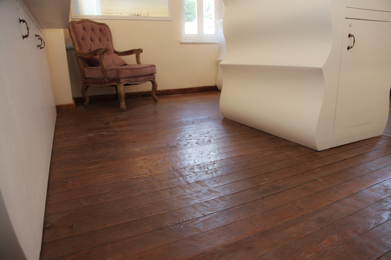 רצפות ותקרות פנים במתחם שרונה 1