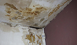 תיקון נזילה בקיר כתוצאה מחדירת מי גשמים