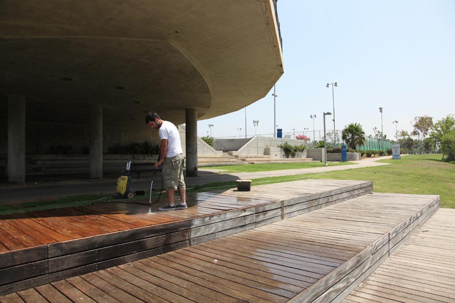 ניקוי דק בפארק הירקון