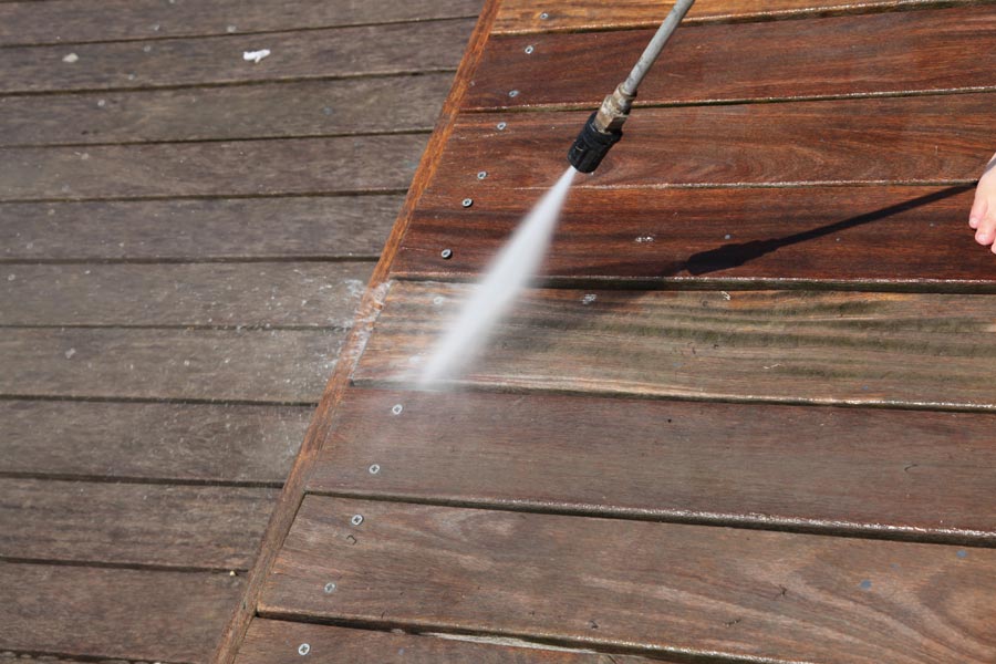 ניקוי דק בפארק הירקון