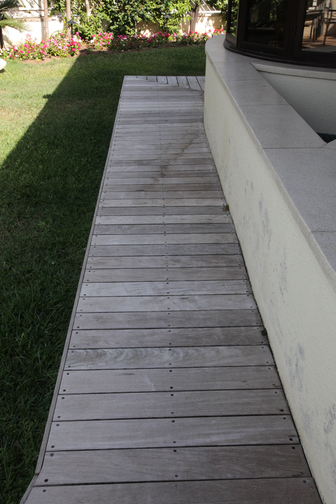 דק בבית פרטי