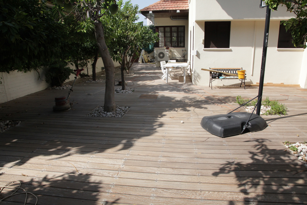 דק בבית פרטי