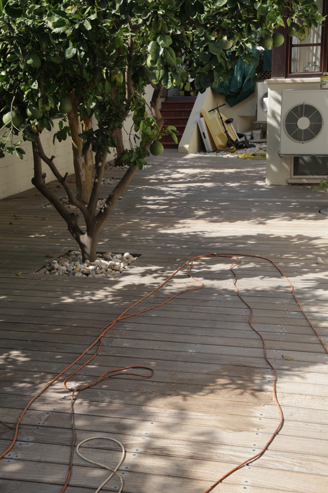 דק בבית פרטי