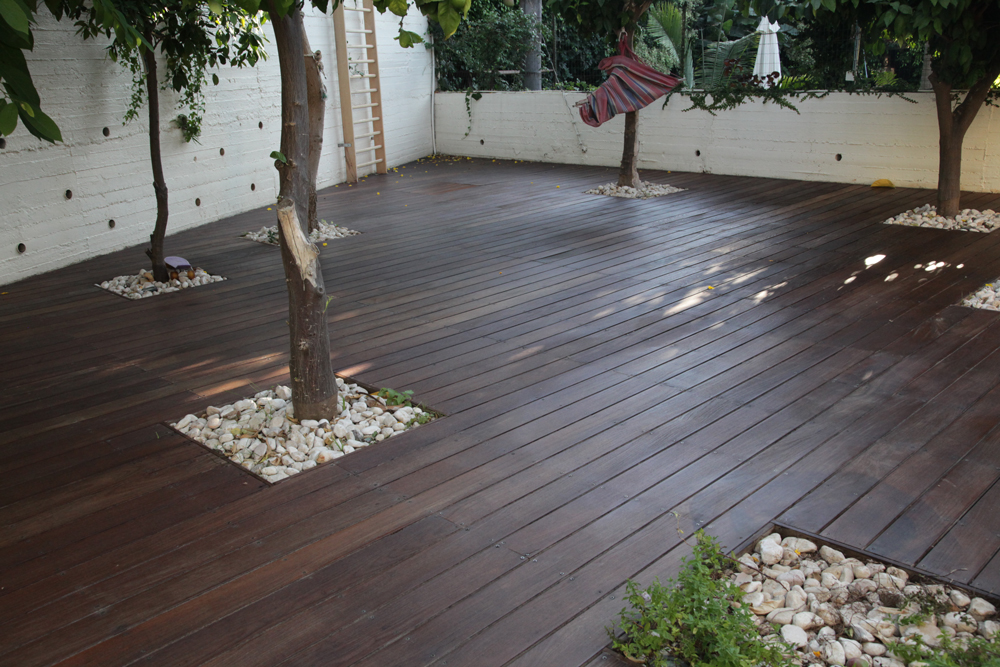 דק בבית פרטי