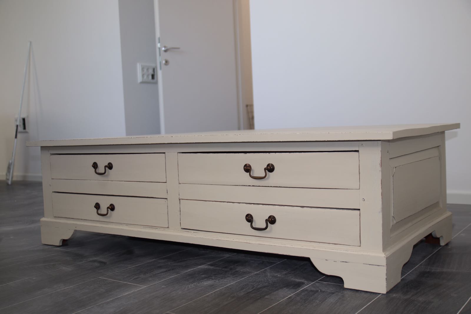 חידוש וצביעת רהיטים