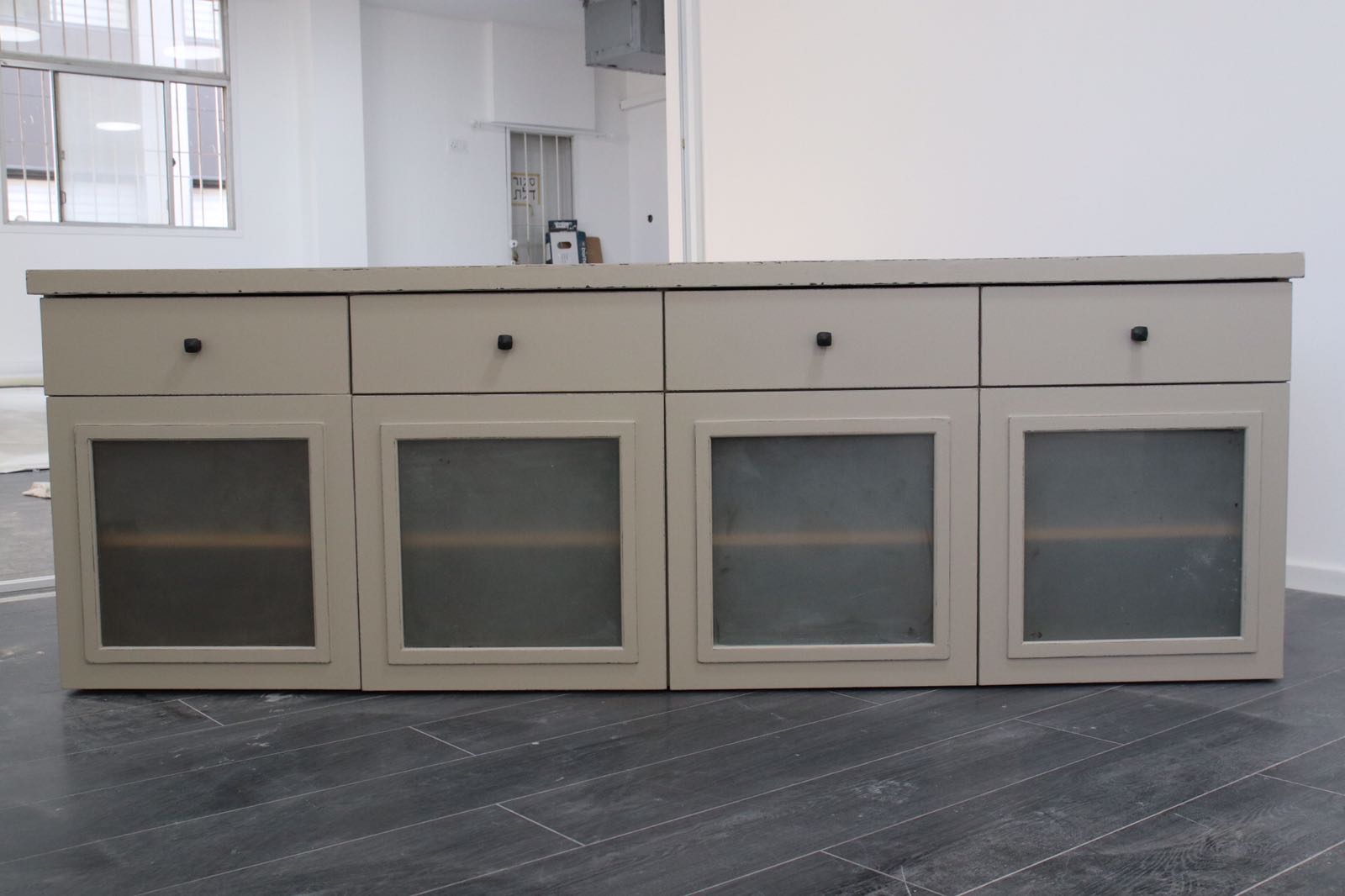 חידוש וצביעת רהיטים