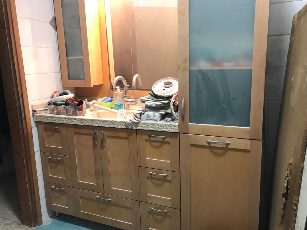 חידוש וצביעת ארון אמבטיה