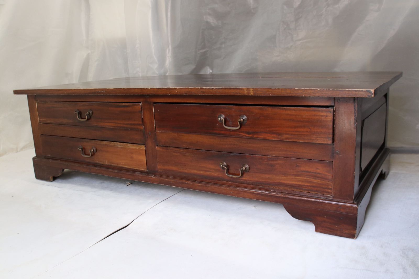 חידוש וצביעת רהיטים