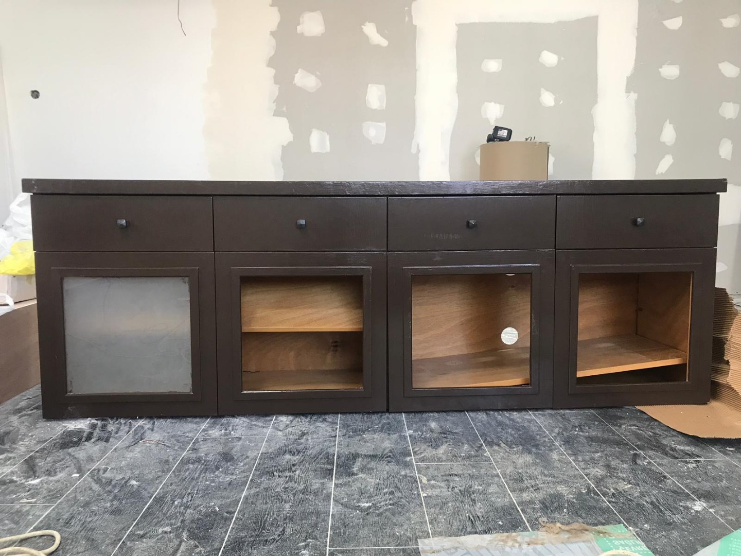 חידוש וצביעת רהיטים