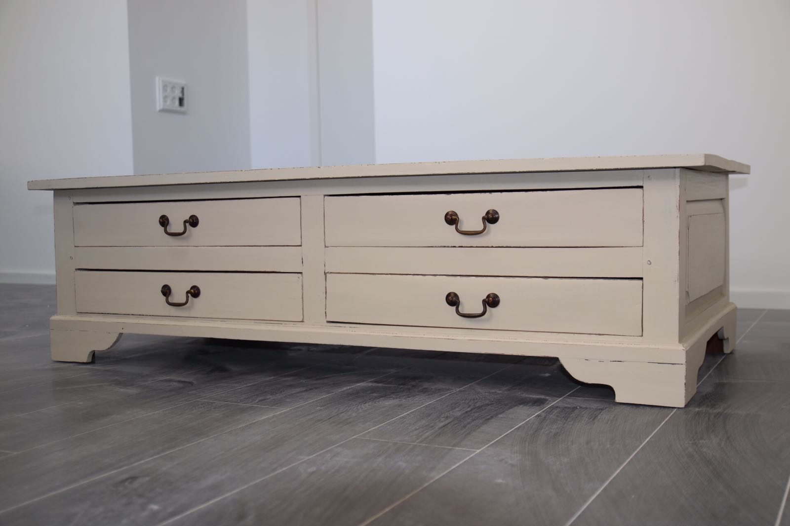 חידוש וצביעת רהיטים