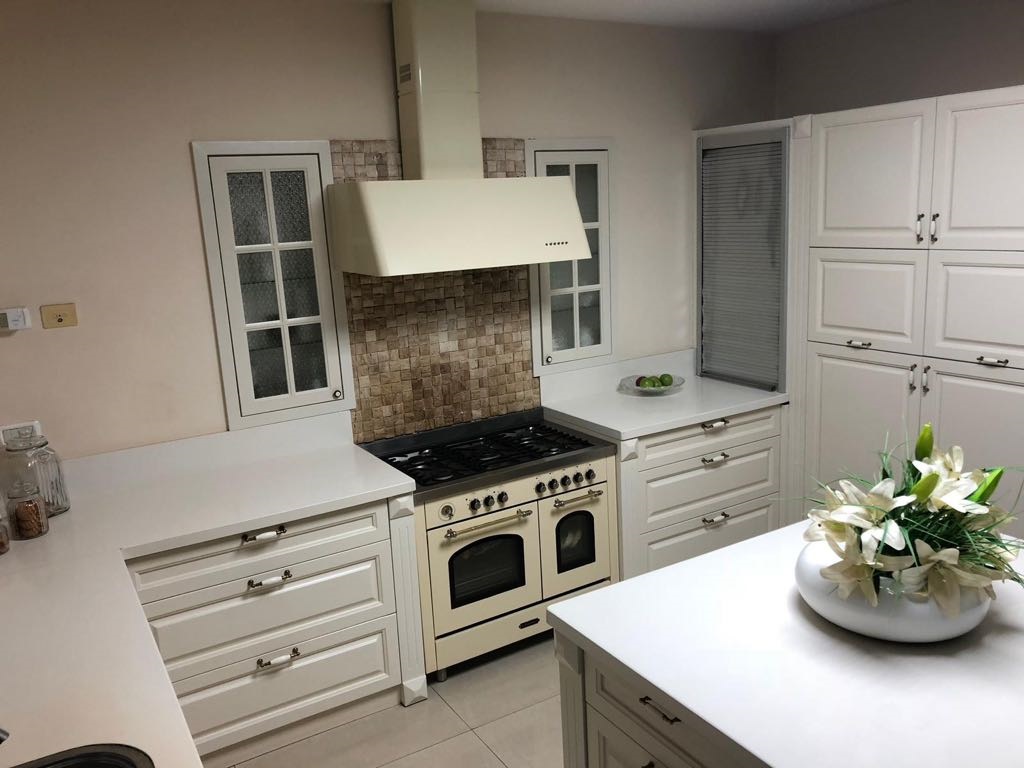 חידוש וצביעת מטבח חזיתות עץ