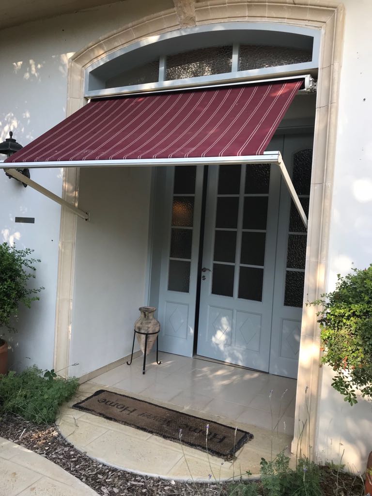 חידוש וצביעת דלתות כניסה