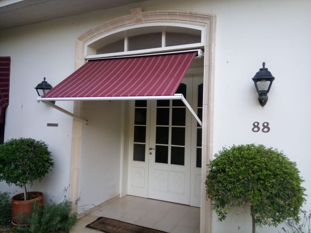 חידוש וצביעת דלתות כניסה